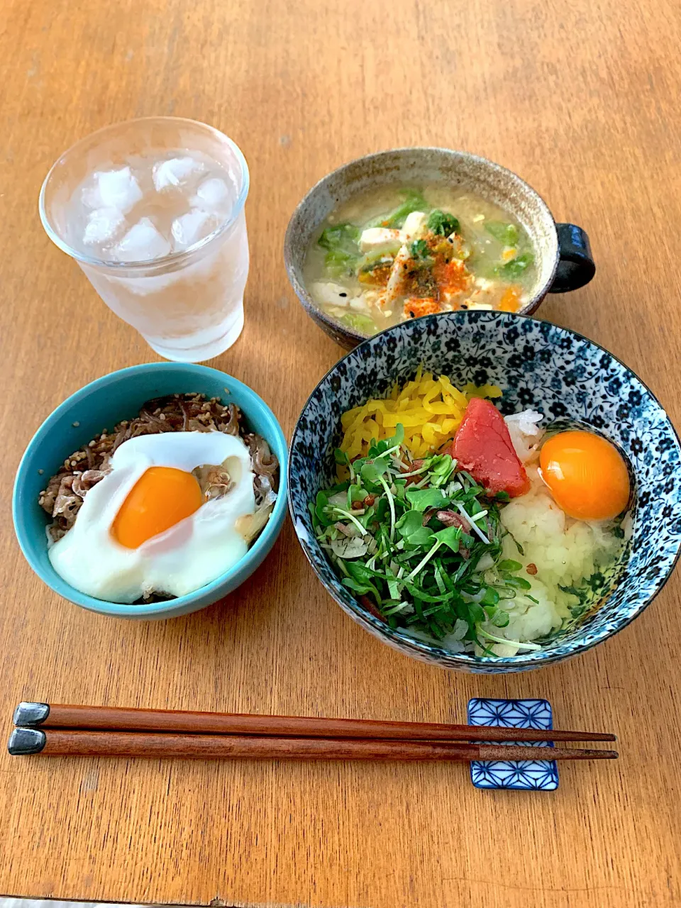 左利き朝食🍳２０代の頃はご飯🍚大盛りだったのに、最近はお椀に３分の１、太らない体がほしいー！！|良太さん