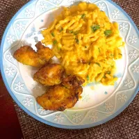 Creamy macaroni and cheese with honey baked chicken strips.|wosuk2019さん