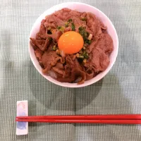 Snapdishの料理写真:ネギ玉すきやき丼|マロ大福さん