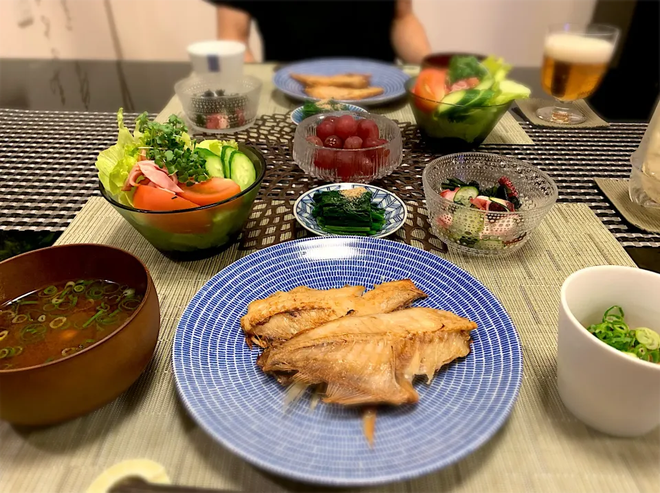 金目鯛の半身干し、ほうれん草お浸し、タコわかめ酢、納豆、シジミの味噌汁😊|ゆかさん