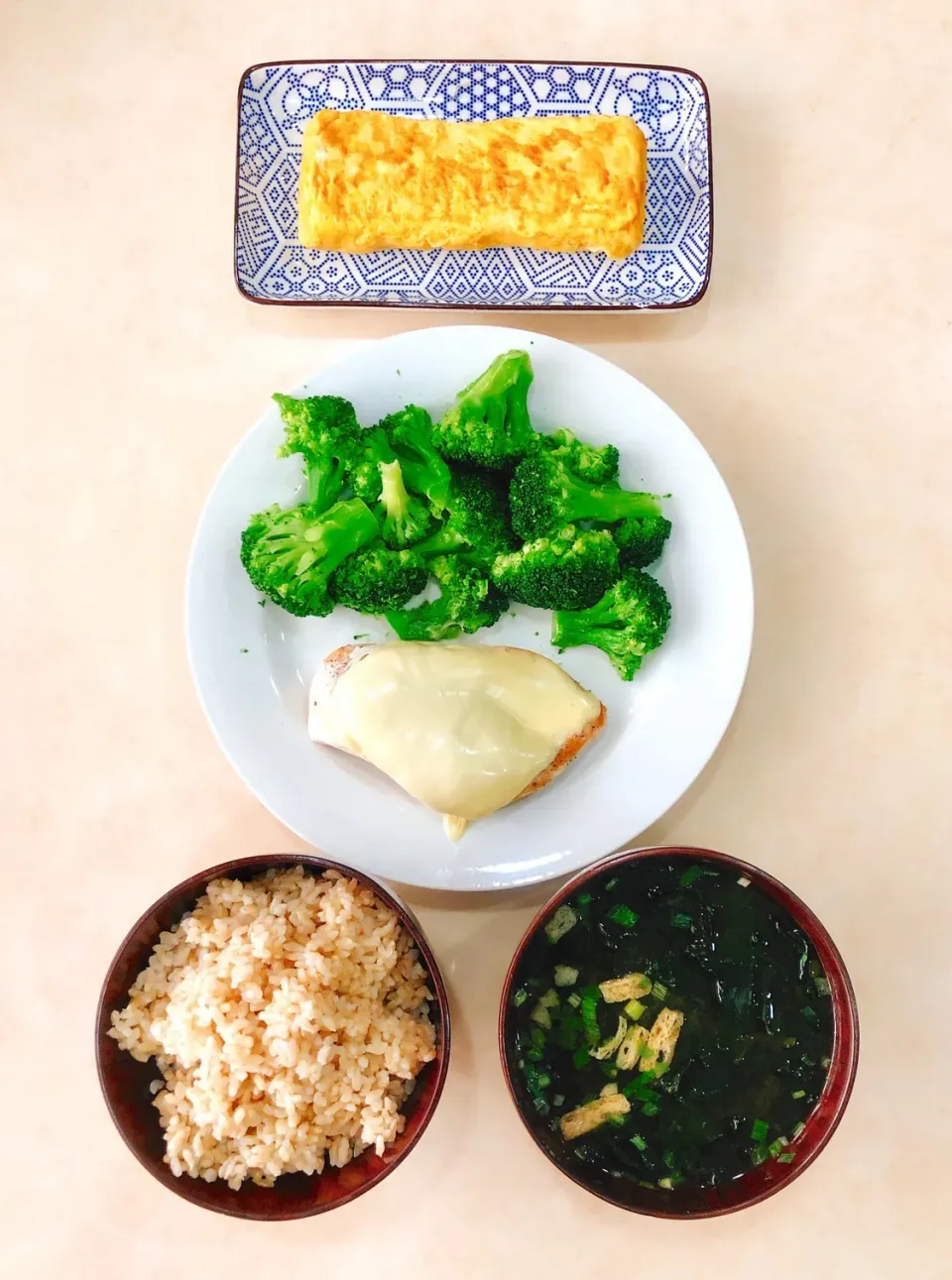 🍚チーズ焼き鶏胸肉 と玉子焼き 定食🍳|Rina (˶‾᷄ ⁻̫ ‾᷅˵)さん