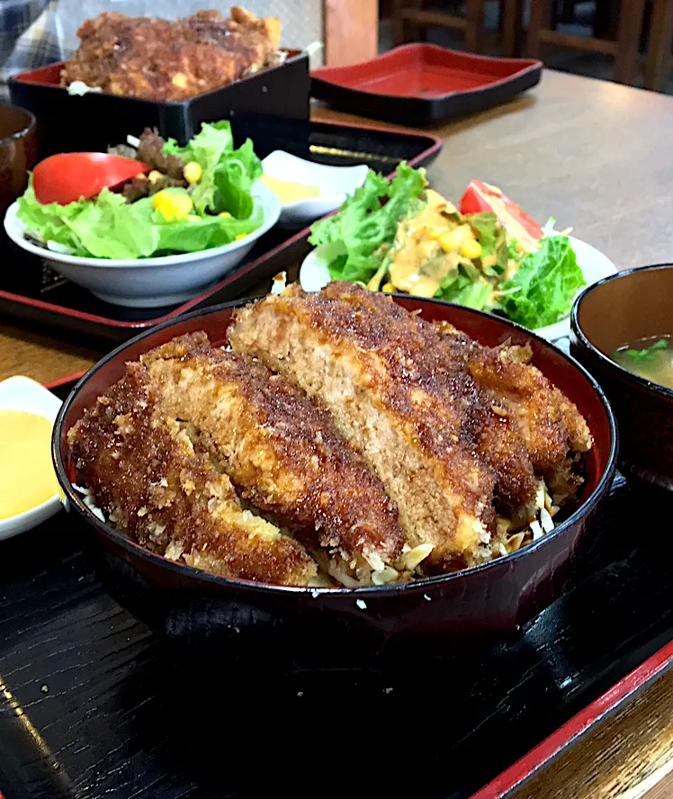 Snapdishの料理写真:昼ごはん☀️☀️☀️断酒168日目                         かつ丼850円|ぽんたさん