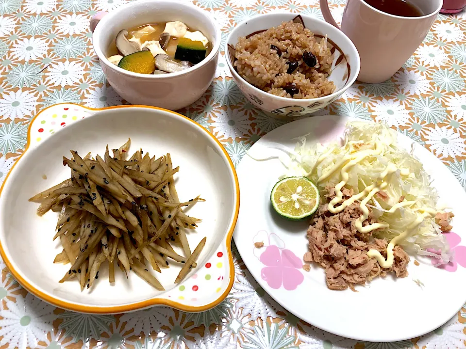 Snapdishの料理写真:きんぴらごぼう、ツナサラダ🥗、味噌汁、黒豆玄米ご飯|FKTMPさん