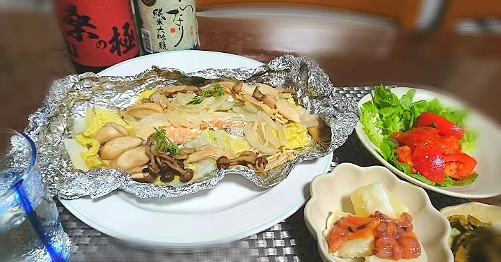 鮭🐟のホイル蒸し
トマト🍅サラダ
粉ふきいも塩辛のせ🦑
ゴーヤの佃煮  🍶|びせんさん