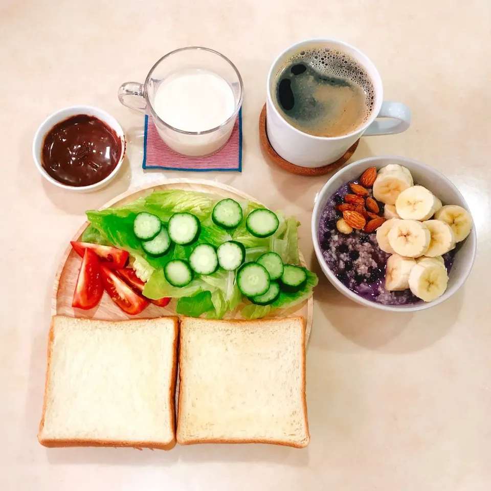 🥯日常の朝ごはん🍞 ブルーベリーバナナオートミール＆ココアピーナッツトーストver.|Rina (˶‾᷄ ⁻̫ ‾᷅˵)さん