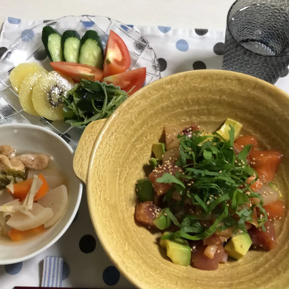 お刺身切り落としとアボカドの漬け丼|ななみんさん