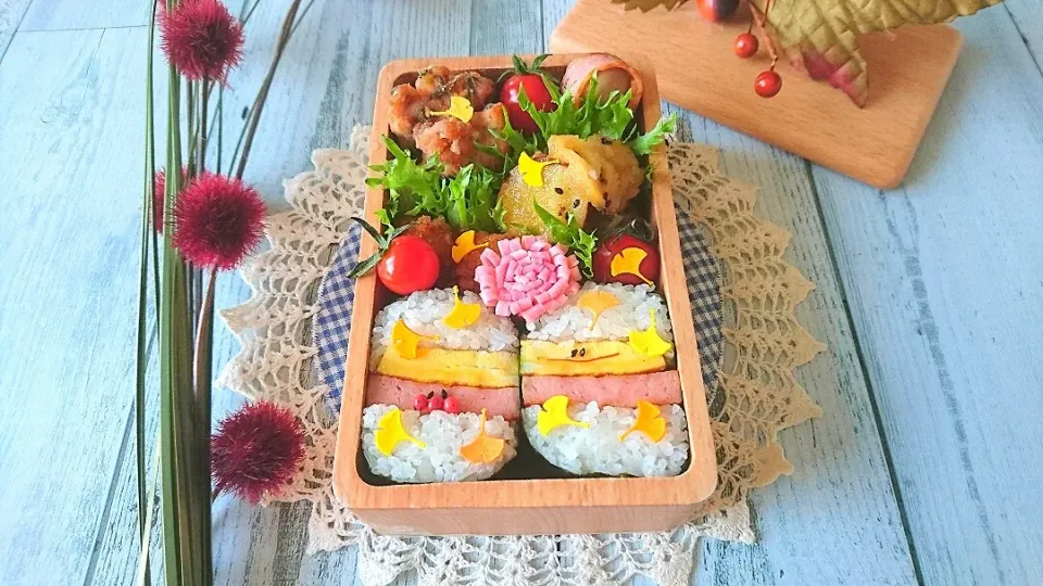 Snapdishの料理写真:スパムおにぎりで秋弁当|よよちさん