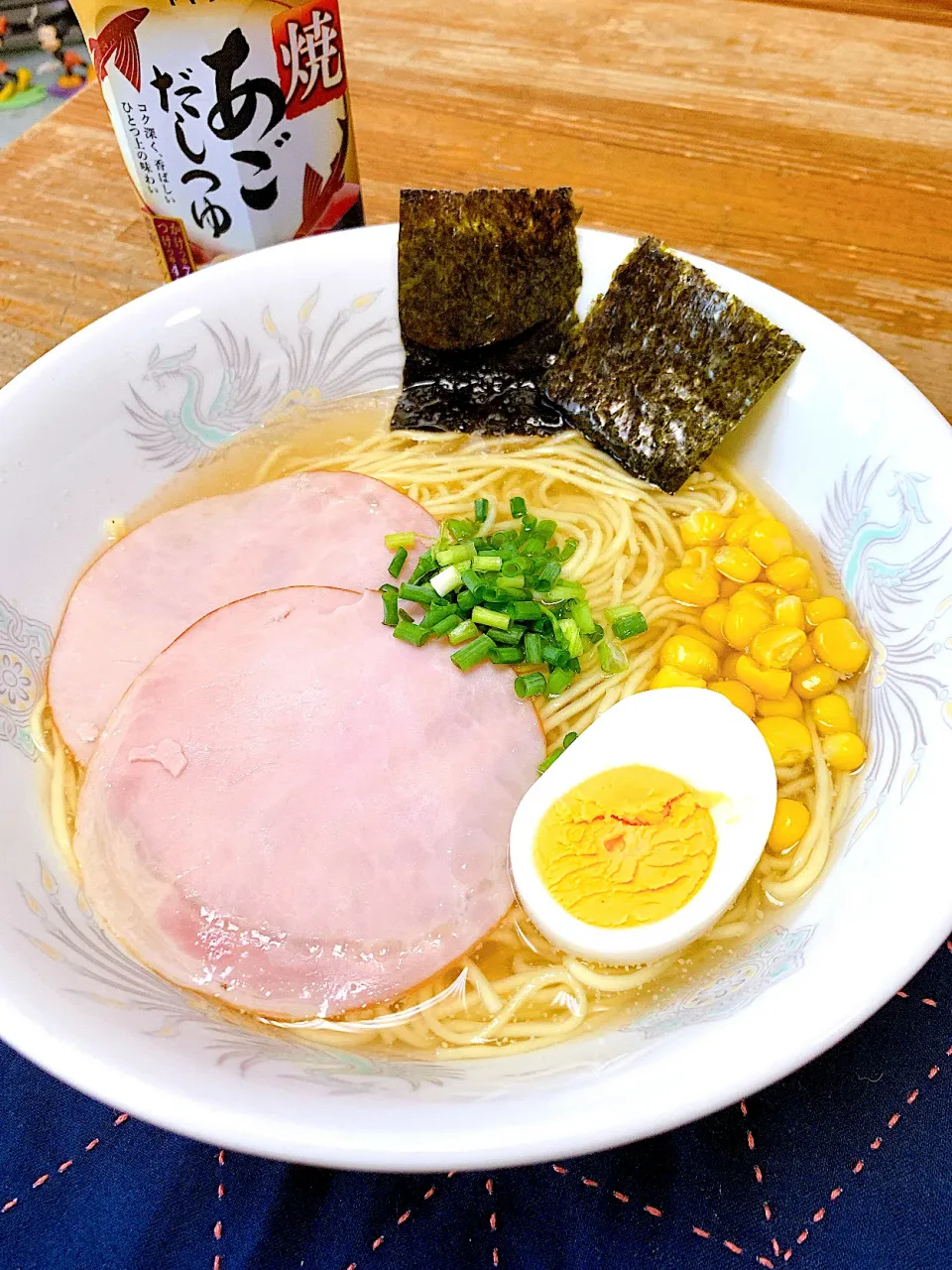 Snapdishの料理写真:焼きあごだしで♪めるぼさんの料理 しゅんばーば's dish インスタントラーメンで冷麺🍜【サッポロ一番塩ラーメンスープ原液の作り方付き】|❁︎na--na❁︎Nさん