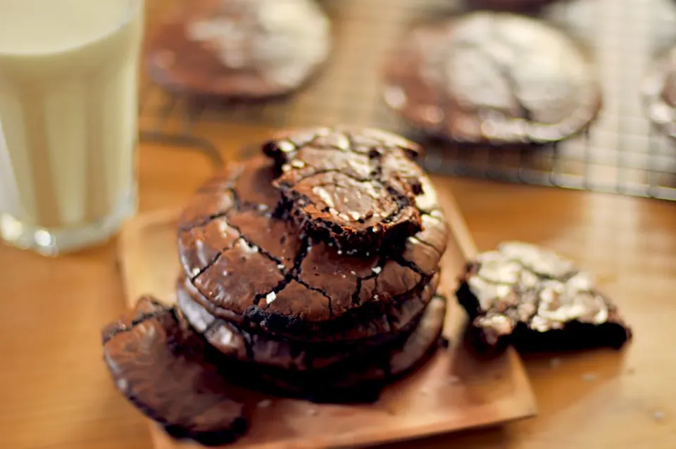 Snapdishの料理写真:brownies crinkle cookies|yurnalisさん