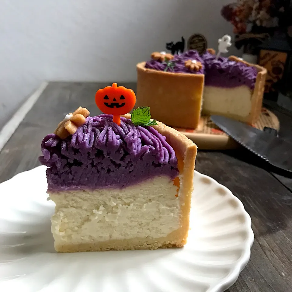 Snapdishの料理写真:チーズタルトハロウィンバージョンをカット|Sachiyo Tanakaさん