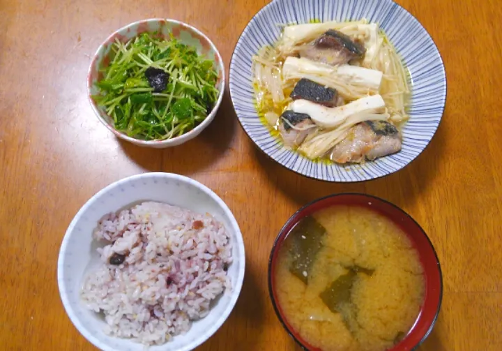 ９月２４日　ぶりと豆腐の重ね蒸し　豆苗サラダ　大根とわかめのお味噌汁|いもこ。さん