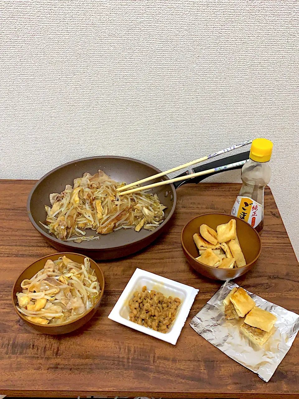 Snapdishの料理写真:豚バラもやし炒めあんかけと、納豆の油揚げサンド|Yさん