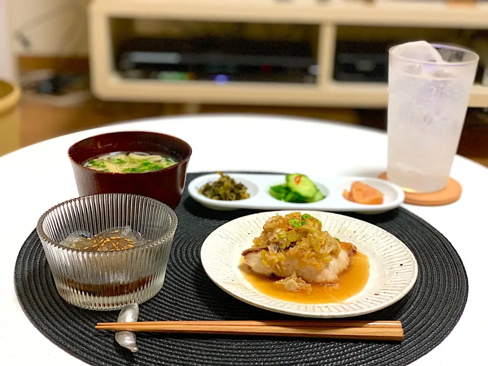 鰤のネギポン酢、ところてん、お漬物、豆腐と油揚げのお味噌汁。|yukiさん