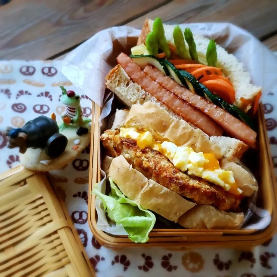 Snapdishの料理写真:旦那さんの朝ごパンお弁当♪|kyujaさん