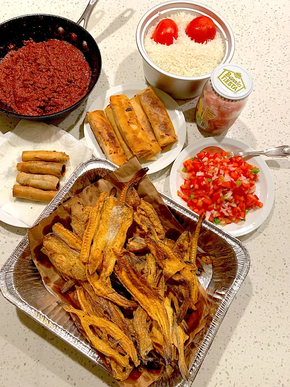 Jeprox, bagoong guisado, shanghai, turon, atchara, tomato ensalada, steamed rice with tomatoes😜|🌺IAnneさん