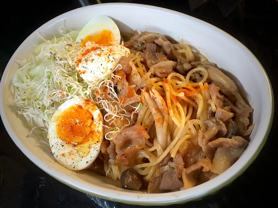 豚の生姜焼きパスタ|すくらんぶるえっぐさん