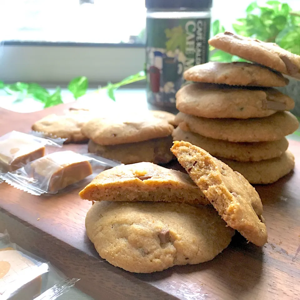 Snapdishの料理写真:コーヒー&キャラメルのアメリカンクッキー🍪|usakoさん