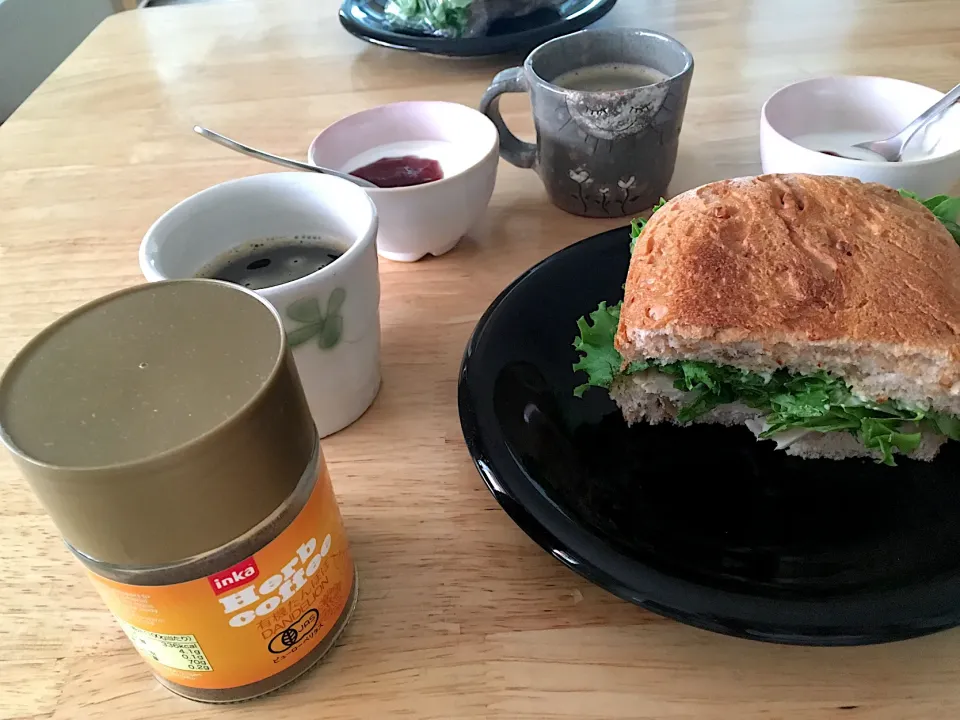 朝ごパン🥪ハムレタスサンド♡ピオーネジャムのせヨーグルト♡タンポポ珈琲|さくたえさん