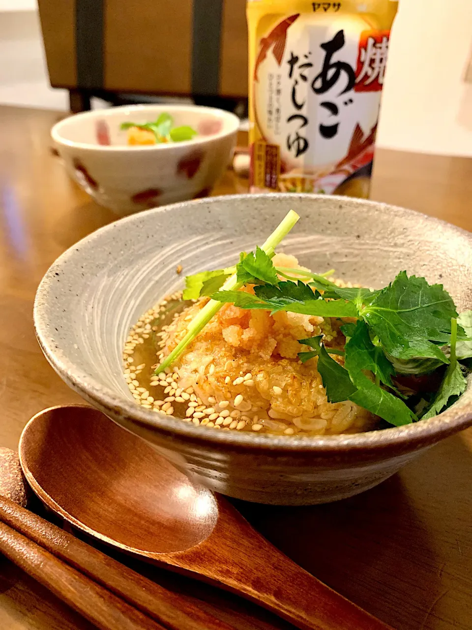 焼あごだしつゆで焼きおにぎり茶漬け😋|由美さん