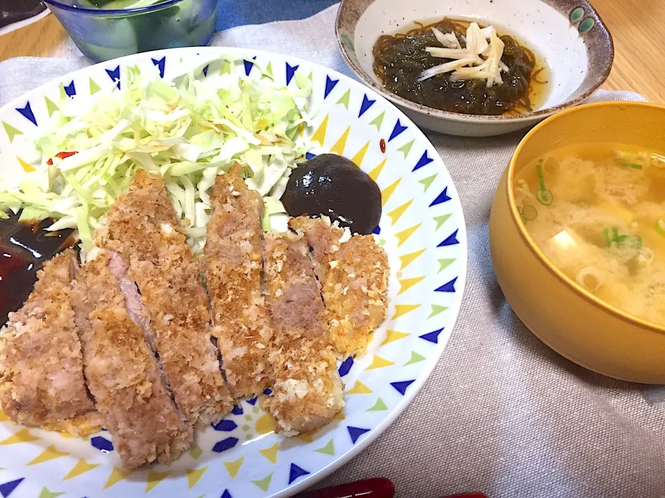 焼きトンカツ・もずく酢・豆腐の味噌汁|さおりさん