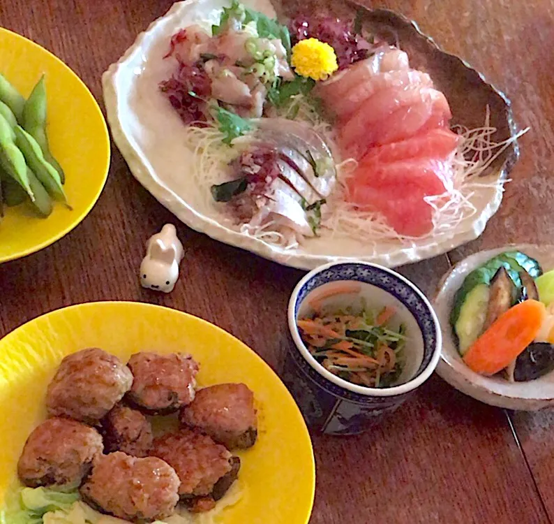 Snapdishの料理写真:晩ごはん #お刺身  #しいたけの肉詰め|小松菜さん