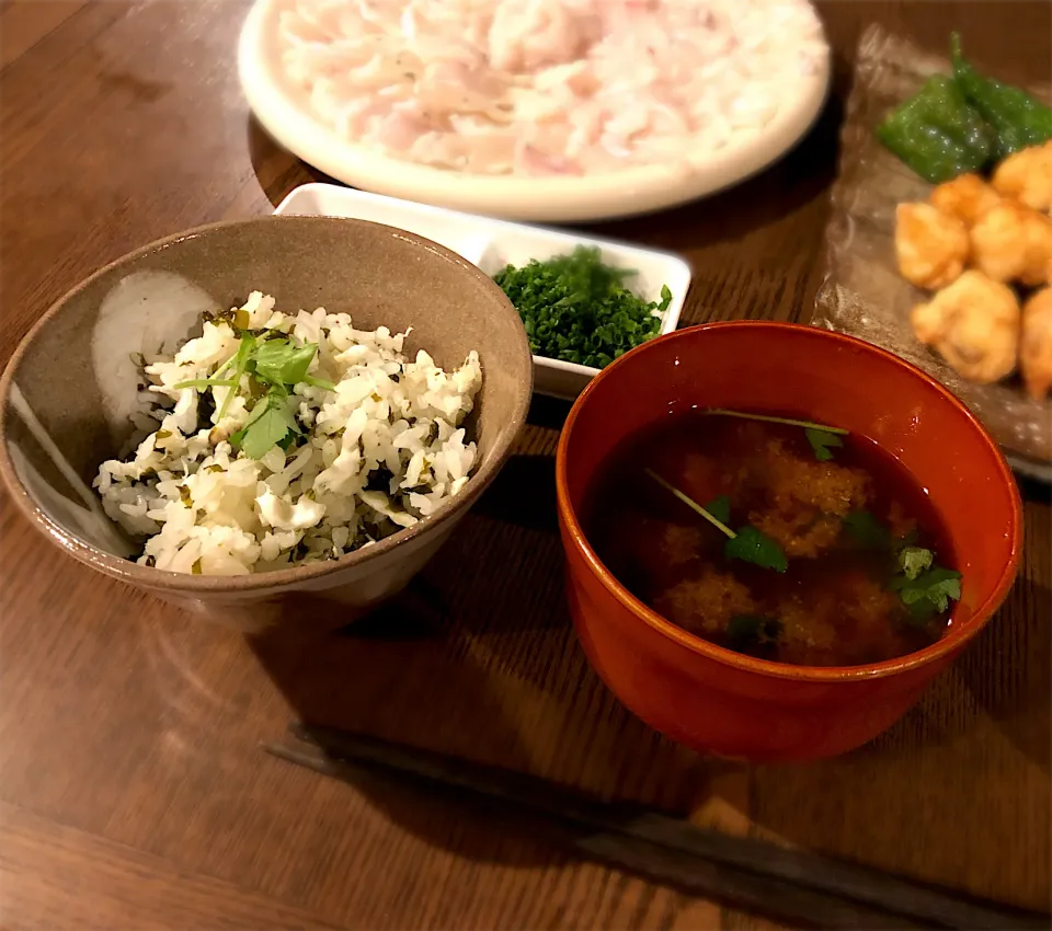 ふぐと生ワカメの炊き込みご飯&ふぐの赤だし味噌汁|ひろしんさん