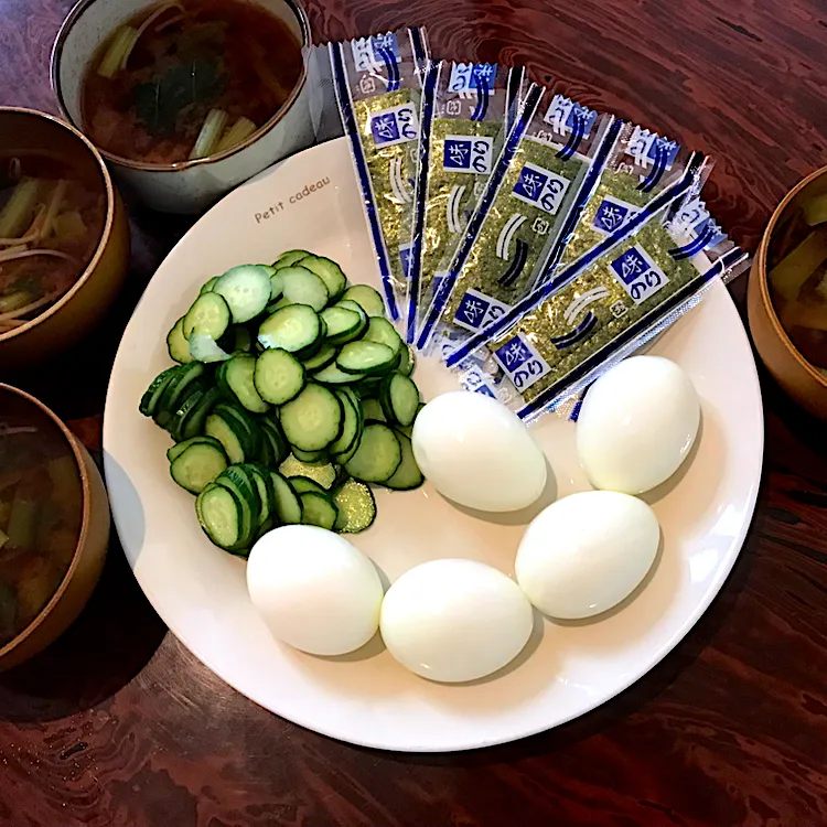 Simple Japanese morning breakfast at new house 🏡  wala pa mga mangkok namin. 

#eggs
#Kyuri  #natto  #misosoup #nori  #rice #kainpotayo|Food Gardenさん