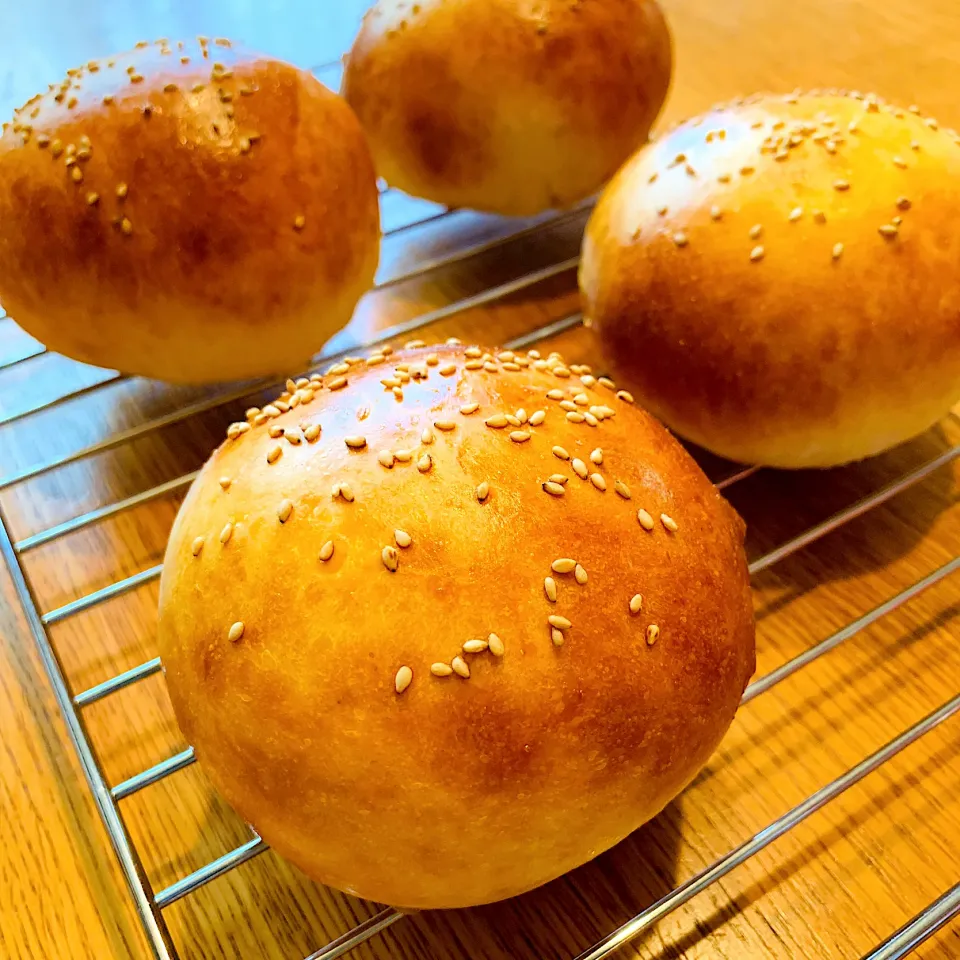 ハンバーガー用バンズ焼き終わり🍔|いちごさん