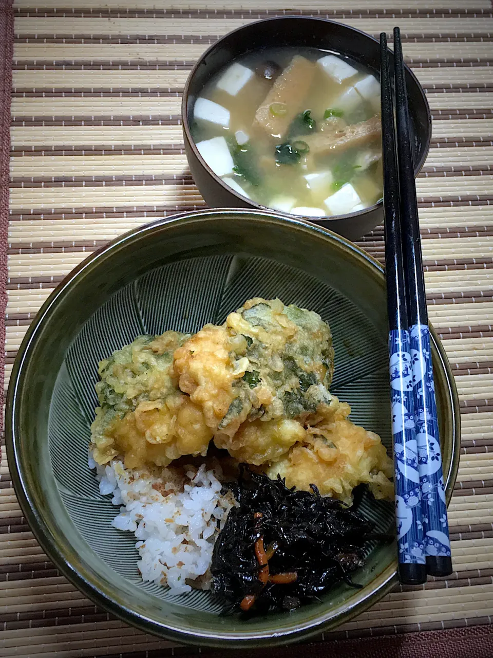 鱧の天丼 ご飯少|すくらんぶるえっぐさん