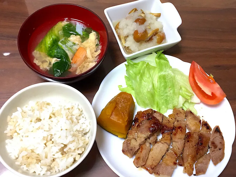 豚の味噌漬け焼き かぼちゃの煮物 レタスとカニカマの中華スープ おろしなめこ|おさむん17さん