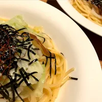 Snapdishの料理写真:キャベツとしいたけのにんにくパスタ|chiさん