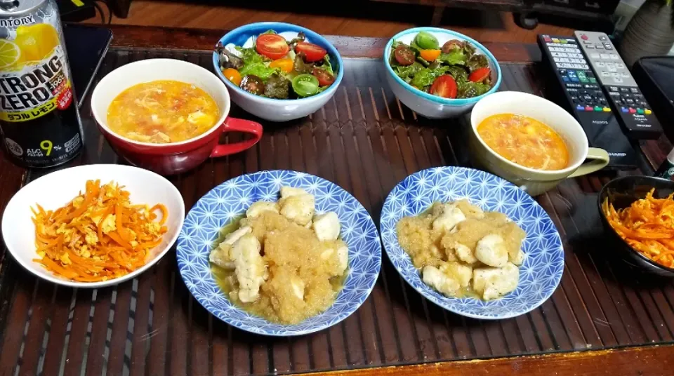 奥様料理で鶏むね肉のおろし和えとにんじんシリシリに、酸辣湯とサラダ🥗|dai.noriさん