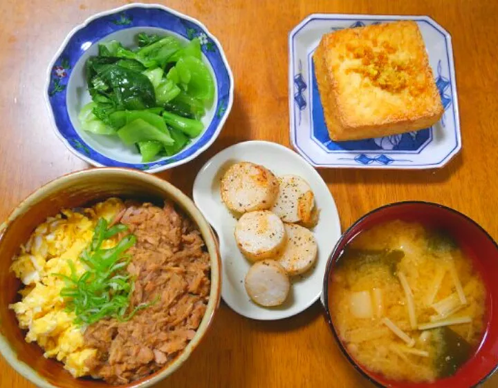 ９月２８日　ツナそぼろ　チンゲン菜のレンジ中華炒め　厚揚げ　山芋の炒め物　お麩とえのきとわかめのお味噌汁|いもこ。さん