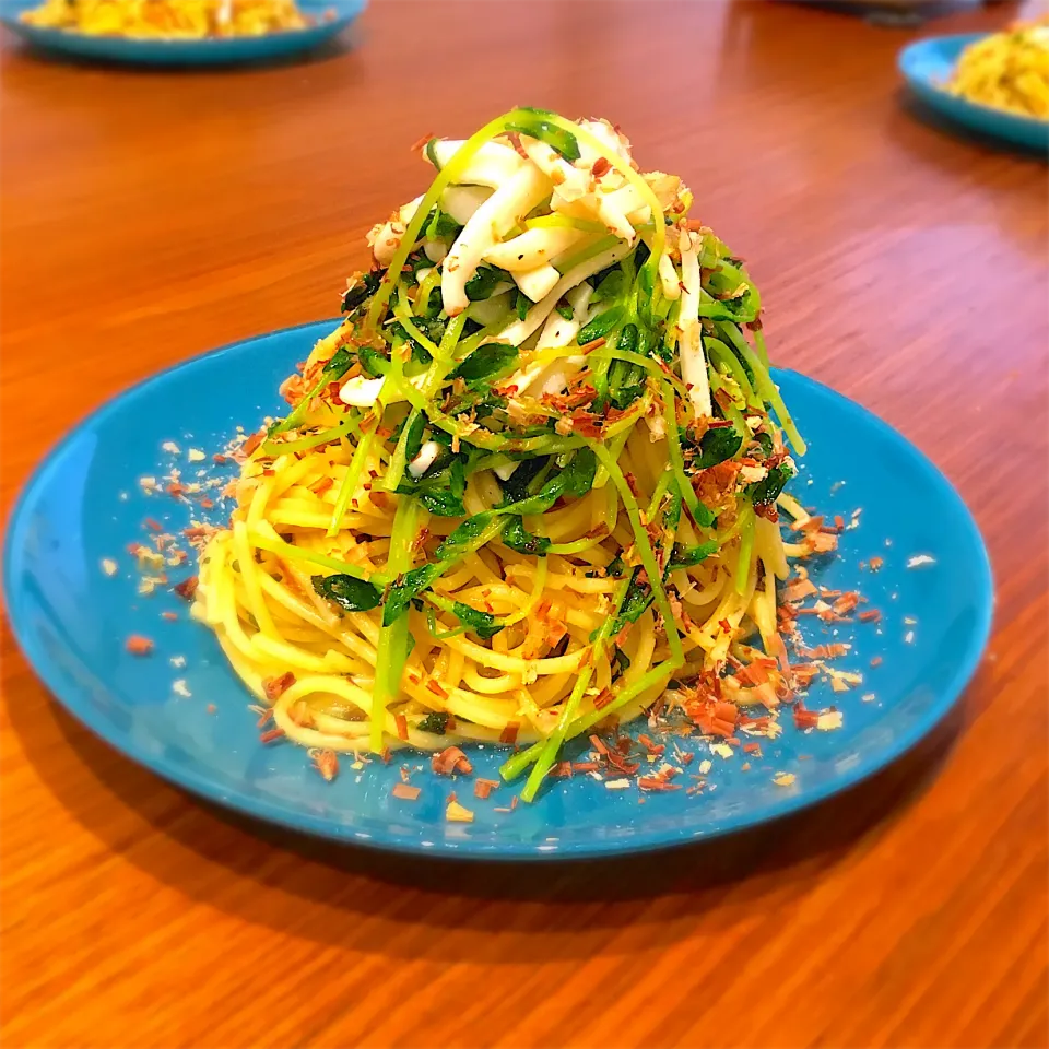 うず高盛り🍝梅と大葉とイカソーメンのパスタ|くろあおさん