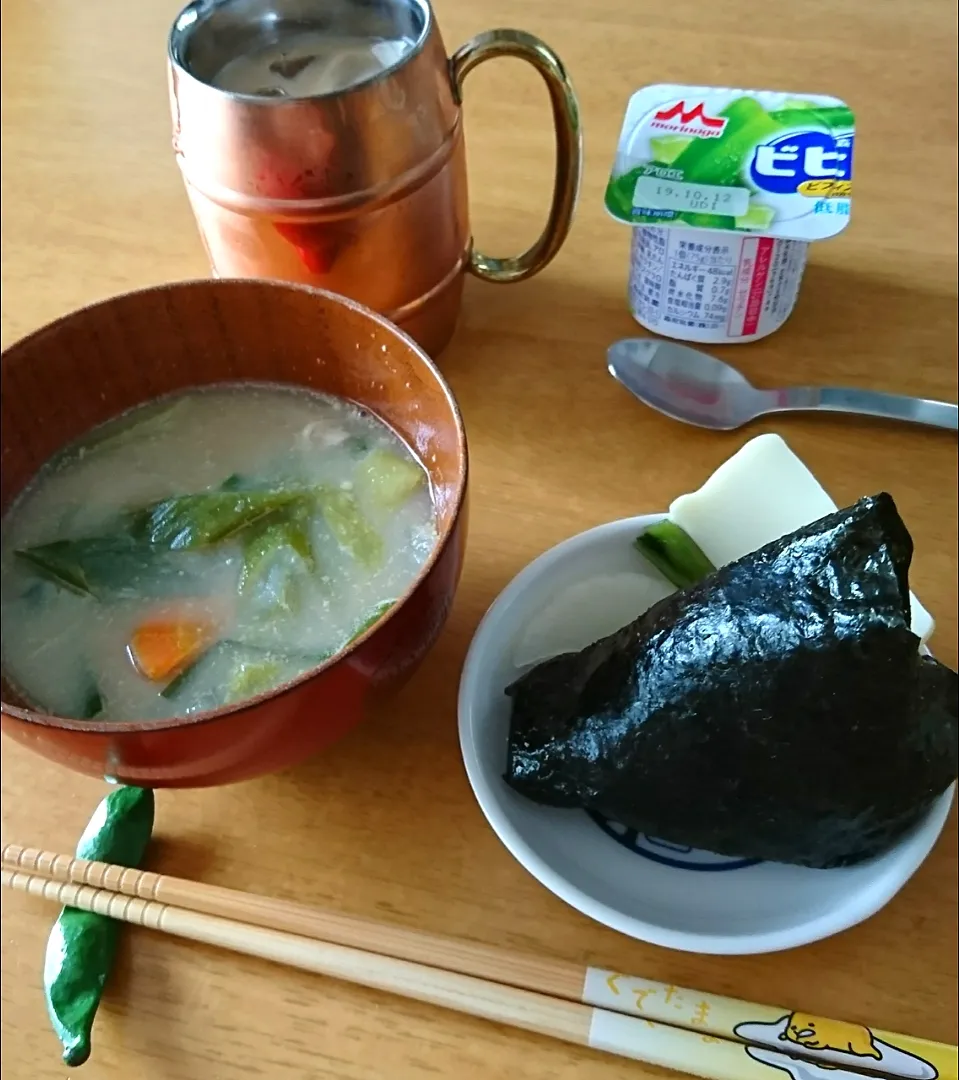 今朝もおにぎり🍙🌄|しまだ ちえこさん