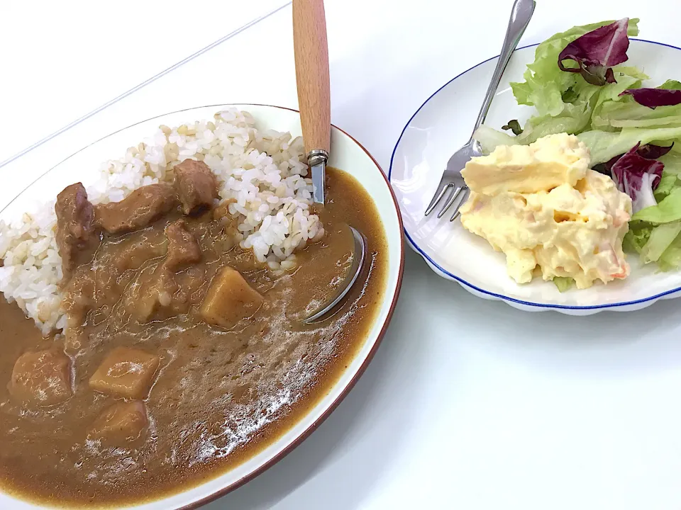 チキンカレーと手作りポテトサラダ♫ by ウチの事務員さん♫（笑）|Yoshihiro Andoさん