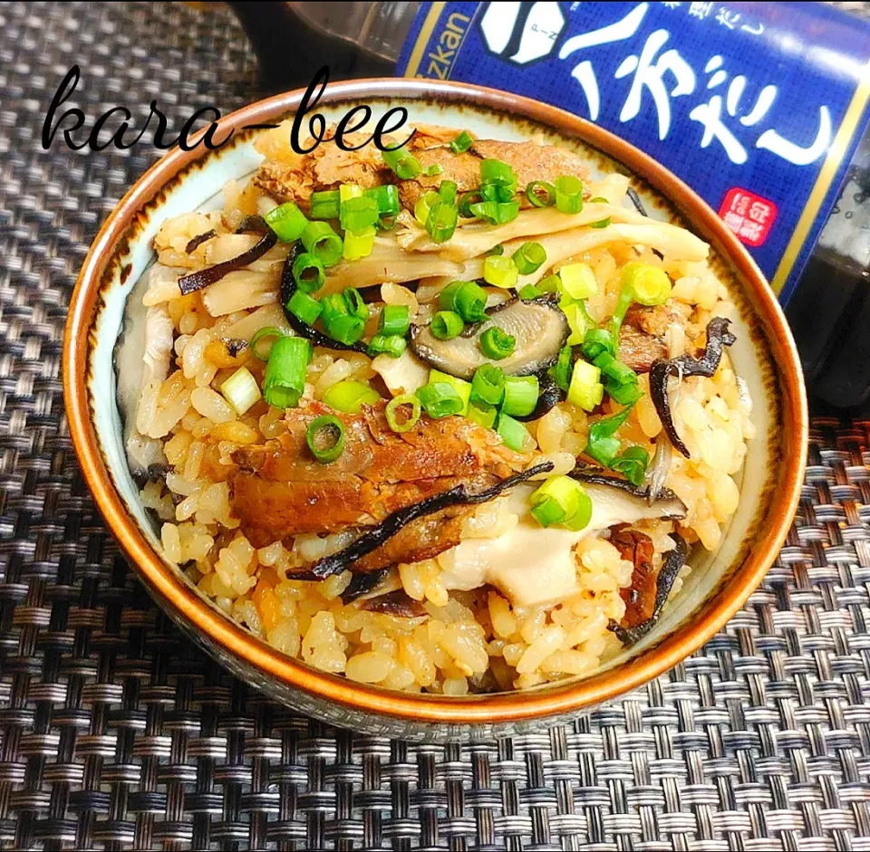 八方だしと塩こんぶで簡単♪さんま缶ときのこの炊き込みご飯|からあげビールさん