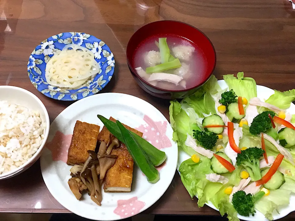 厚揚げ甘辛焼き オクラ煮浸し サラダ れんこん団子のチキンスープ 酢ばす|おさむん17さん