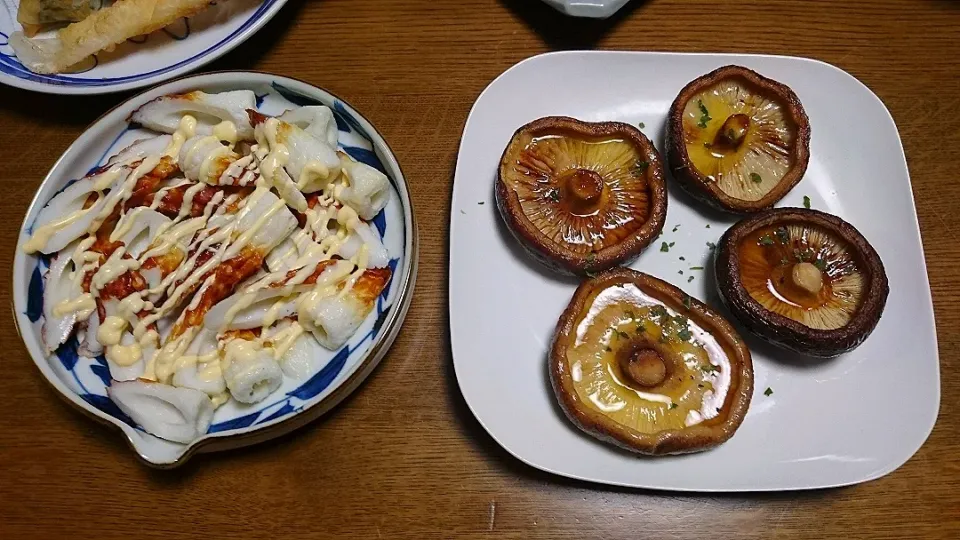 Snapdishの料理写真:ジャンボしいたけバター焼き、竹輪ごまマヨネーズ|Akiko Nakamotoさん