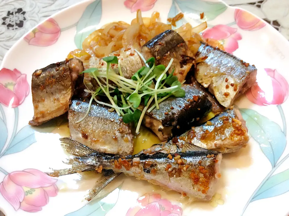 Snapdishの料理写真:サンマのガーリックオイル焼き🐟😋|アライさんさん