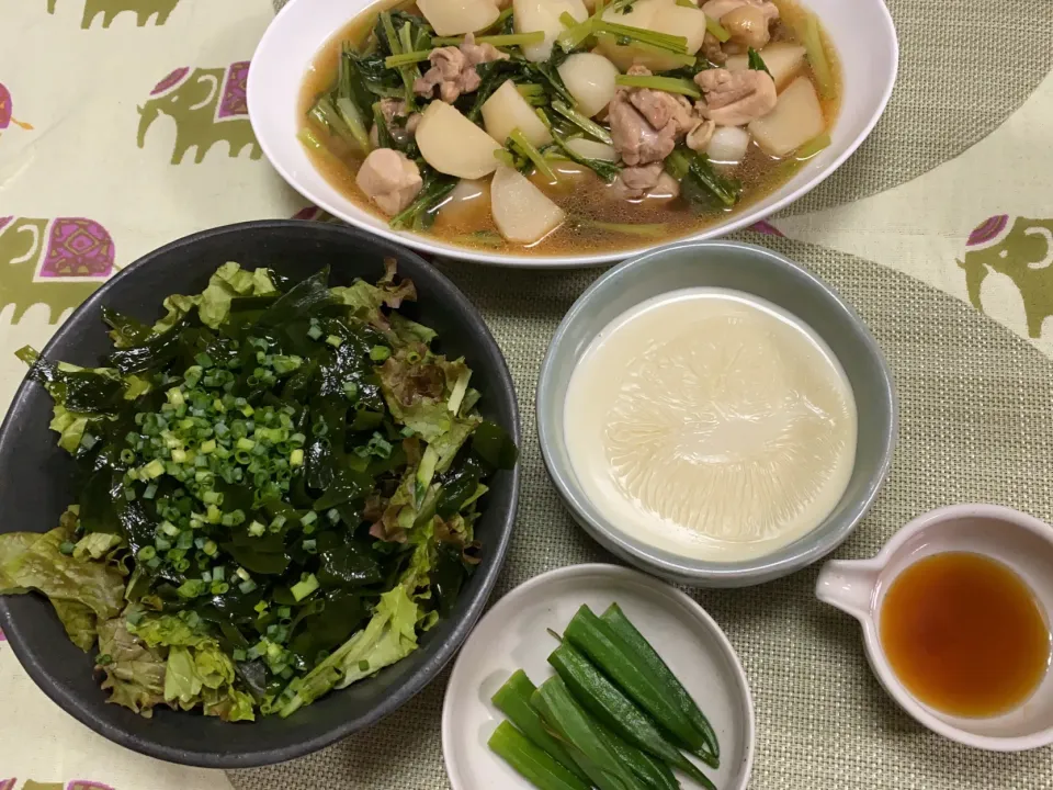 Snapdishの料理写真:かぶと鶏肉のうま煮、チョレギサラダ、豆乳豆腐、オクラ漬物|peanutsさん