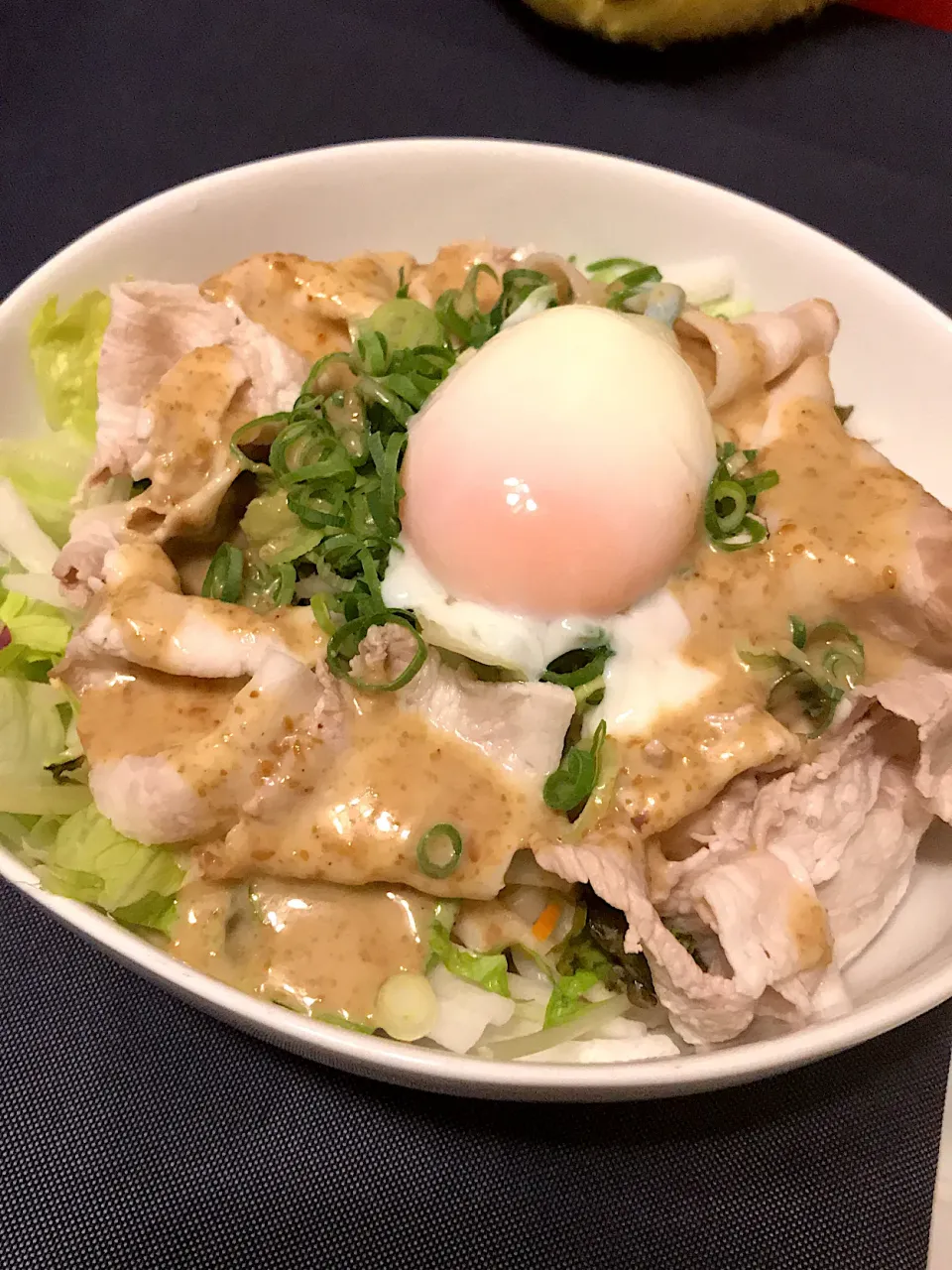 Snapdishの料理写真:豚しゃぶサラダうどん。ゴマドレで。|tetsuさん