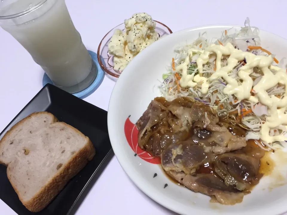 Snapdishの料理写真:今宵は、牛カルビわしわしキャベツ🐂🥬|Kojiさん