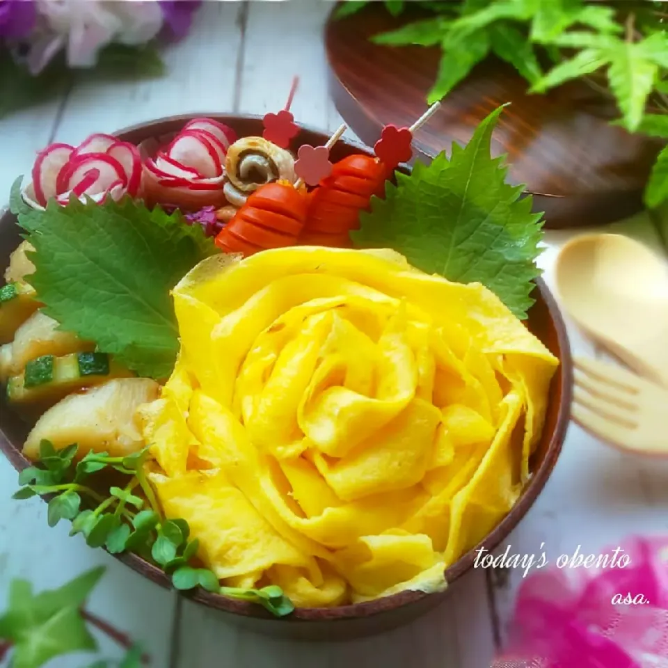 Snapdishの料理写真:薔薇オムライス弁当🍴|asamiさん