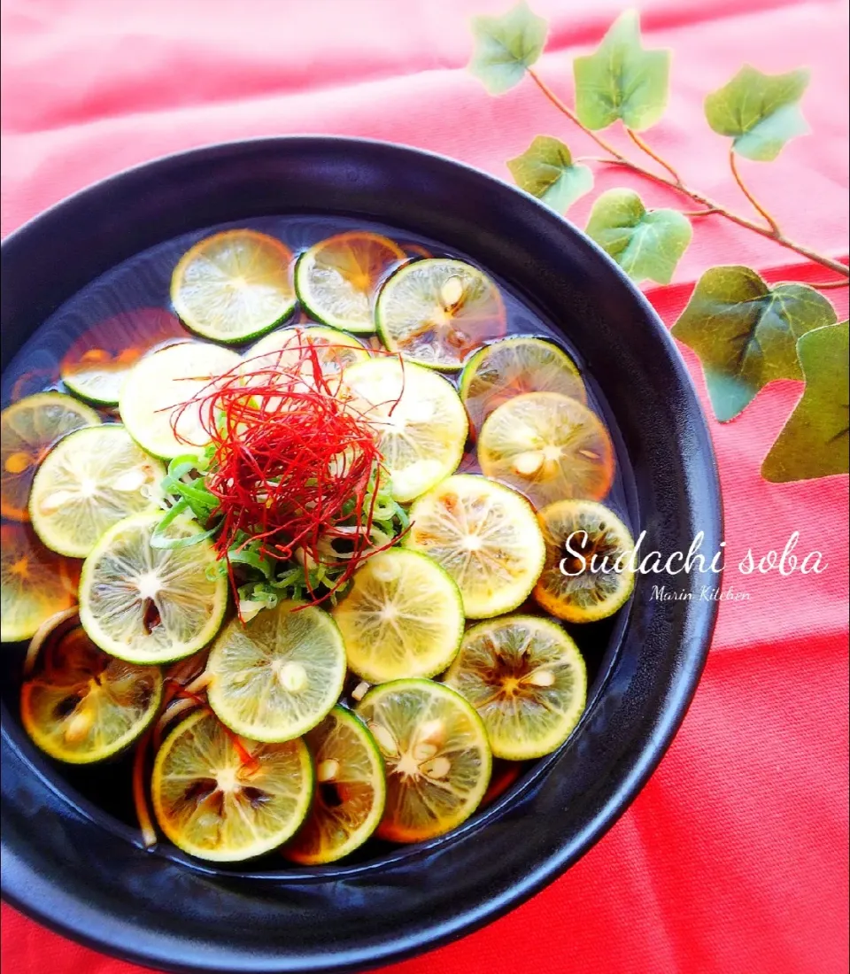 にゃあ（芸名）さんの料理 スダチの冷かけ蕎麦の食べられるいい季節がやってきましたわ🤗暑くて食欲なくても食べられる逸品…だから痩せぬのか🐷|マリンさん