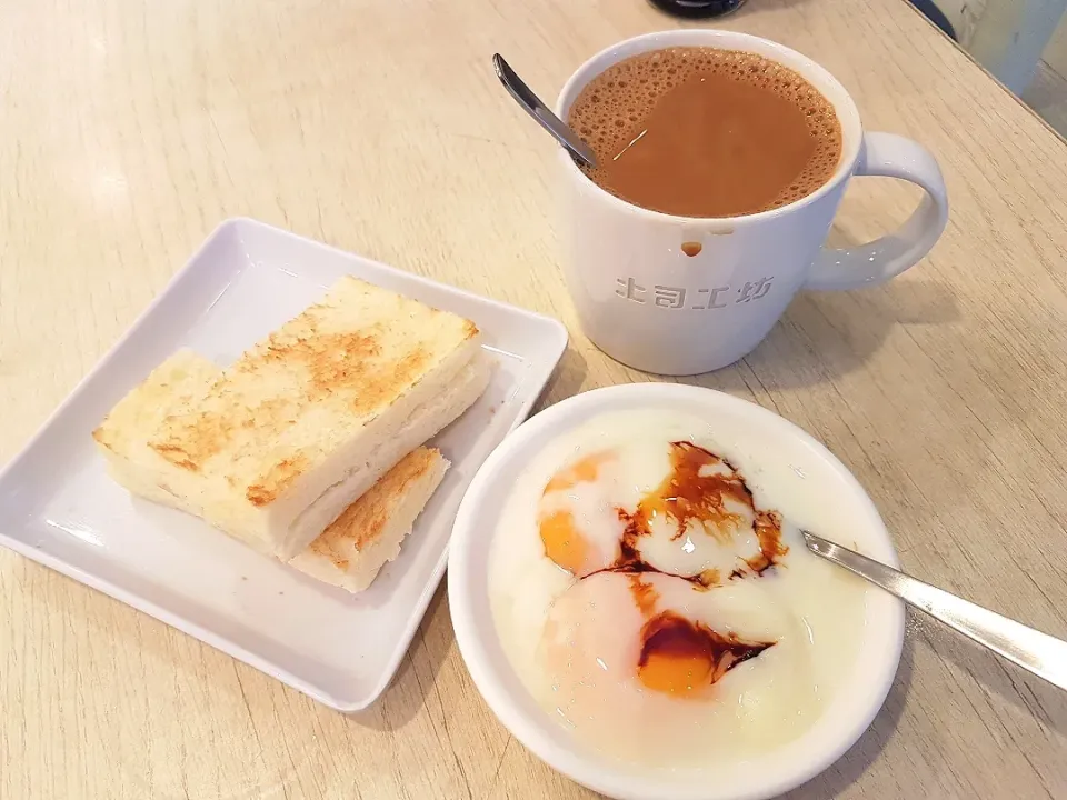 Enjoy today's breakfast 😍😍😘😋 
Butter Toast😋Coffee😘Eggs |🌷lynnlicious🌷さん