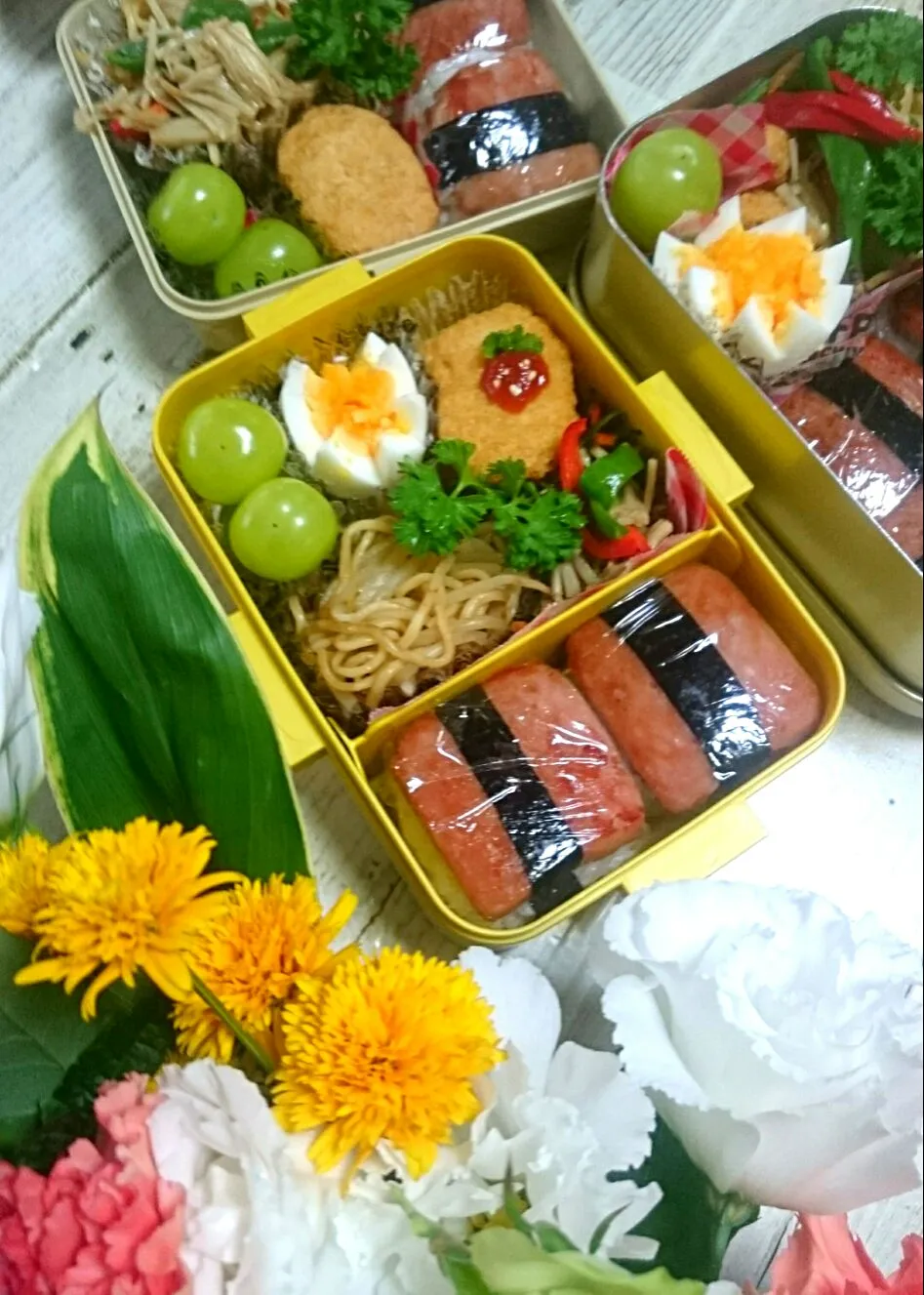 Snapdishの料理写真:ミニスパムおにぎりのお弁当
 #スパムおにぎり|okamichanさん