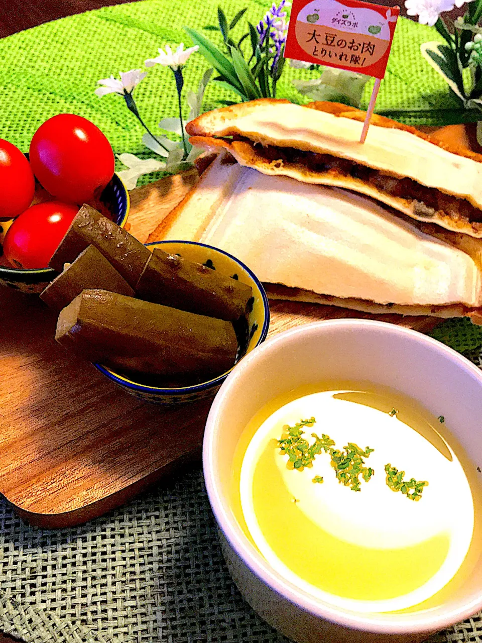 Snapdishの料理写真:マルコメさんの大豆のお肉のキーマカレーのホットサンド😊|🌺🌺Foodie🌺🌺さん