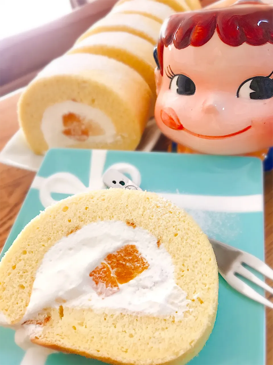 Snapdishの料理写真:シフォンロールケーキ♡夫バースデー。|ぽき。さん