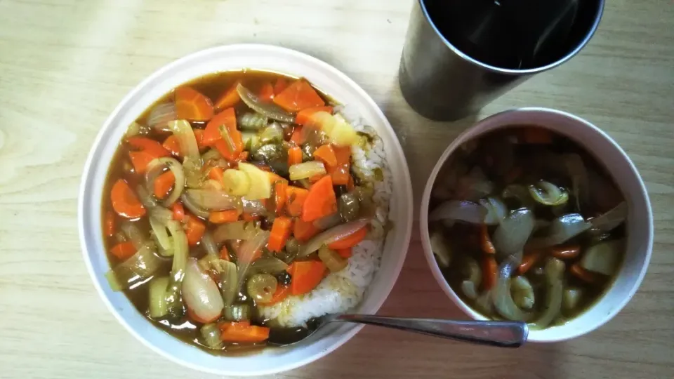 野菜たっぷりセロリカレーと、オニオンスープ|ローズガーデンのコックさんさん